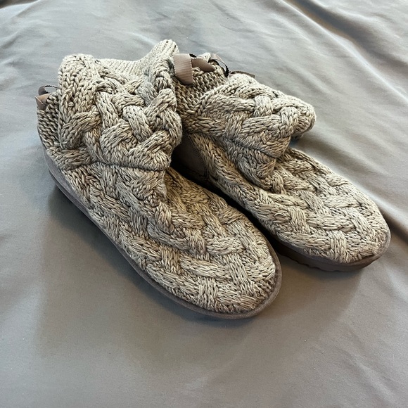 Grey UGG boots - Picture 1 of 4